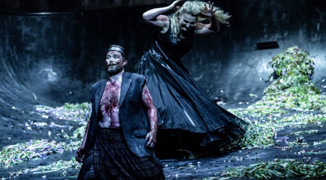 Halfpipe des Grauens. In Duisburg sind Macbeth und seine Lady von Anfang an Gefangene ihrer wahnhaften Machtgier!